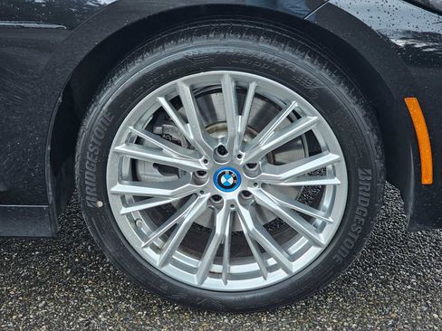 Used 2023 BMW 330e w/ Driving Assistance Package image 9