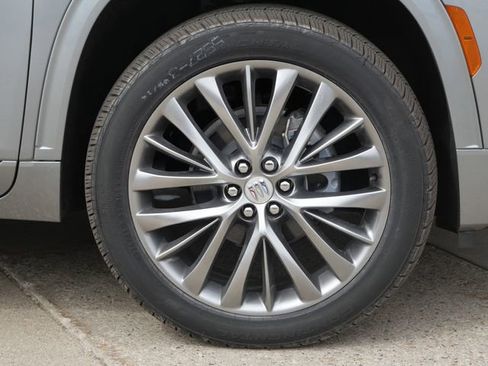 Used 2025 Buick Enclave Avenir image 9