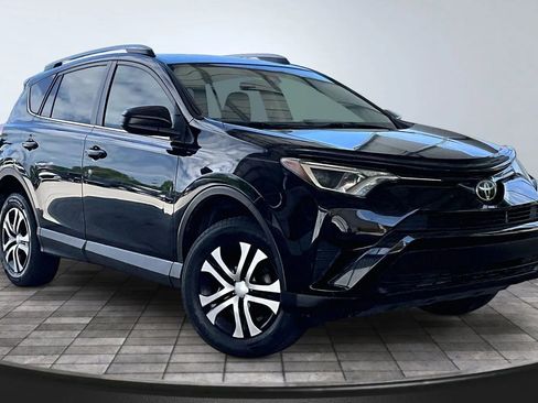 Used 2017 Toyota RAV4 LE image 3