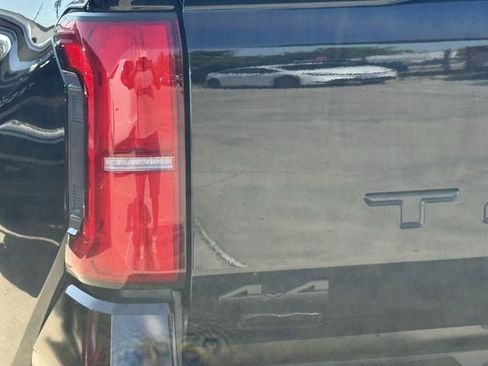 Used 2025 Toyota Tacoma SR5 AWD/4WD image 6