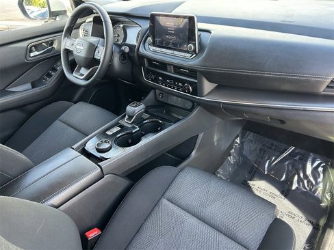 Certified 2025 Nissan Rogue SV image 8