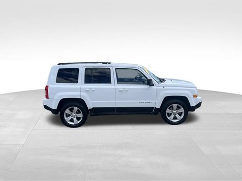 Used 2014 Jeep Patriot Latitude AWD/4WD image 7