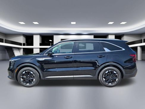 Certified 2024 Kia Sorento S FWD image 3