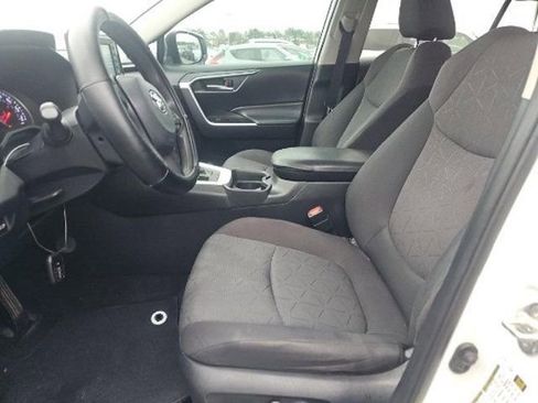 Used 2020 Toyota RAV4 XLE w/ Convenience Package image 6