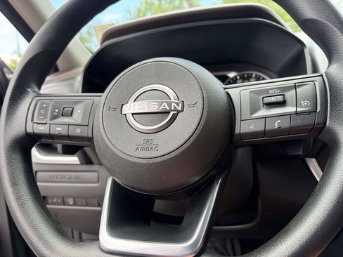 Used 2023 Nissan Rogue S FWD image 18