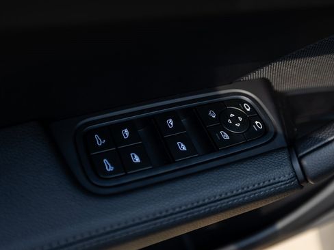 Certified 2025 Porsche Cayenne Coupe image 22