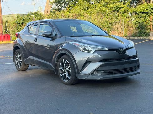 Used 2018 Toyota C-HR XLE FWD image 3