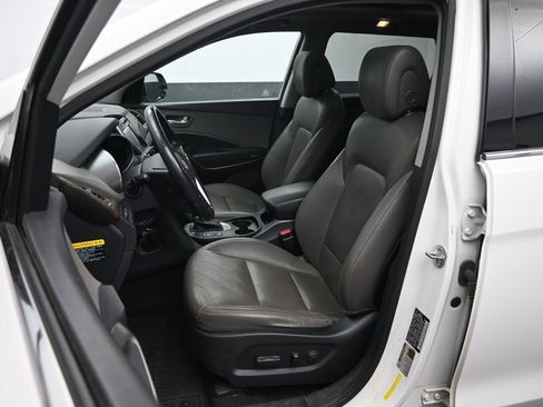 Used 2017 Hyundai Santa Fe AWD image 19