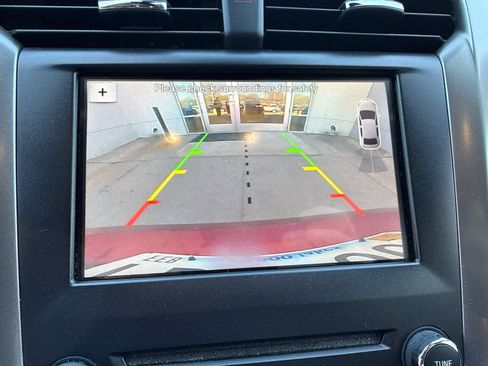 Used 2017 Ford Fusion SE w/ Fusion SE Technology Package image 11