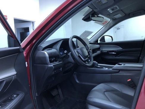 Certified 2025 Toyota Grand Highlander AWD image 10