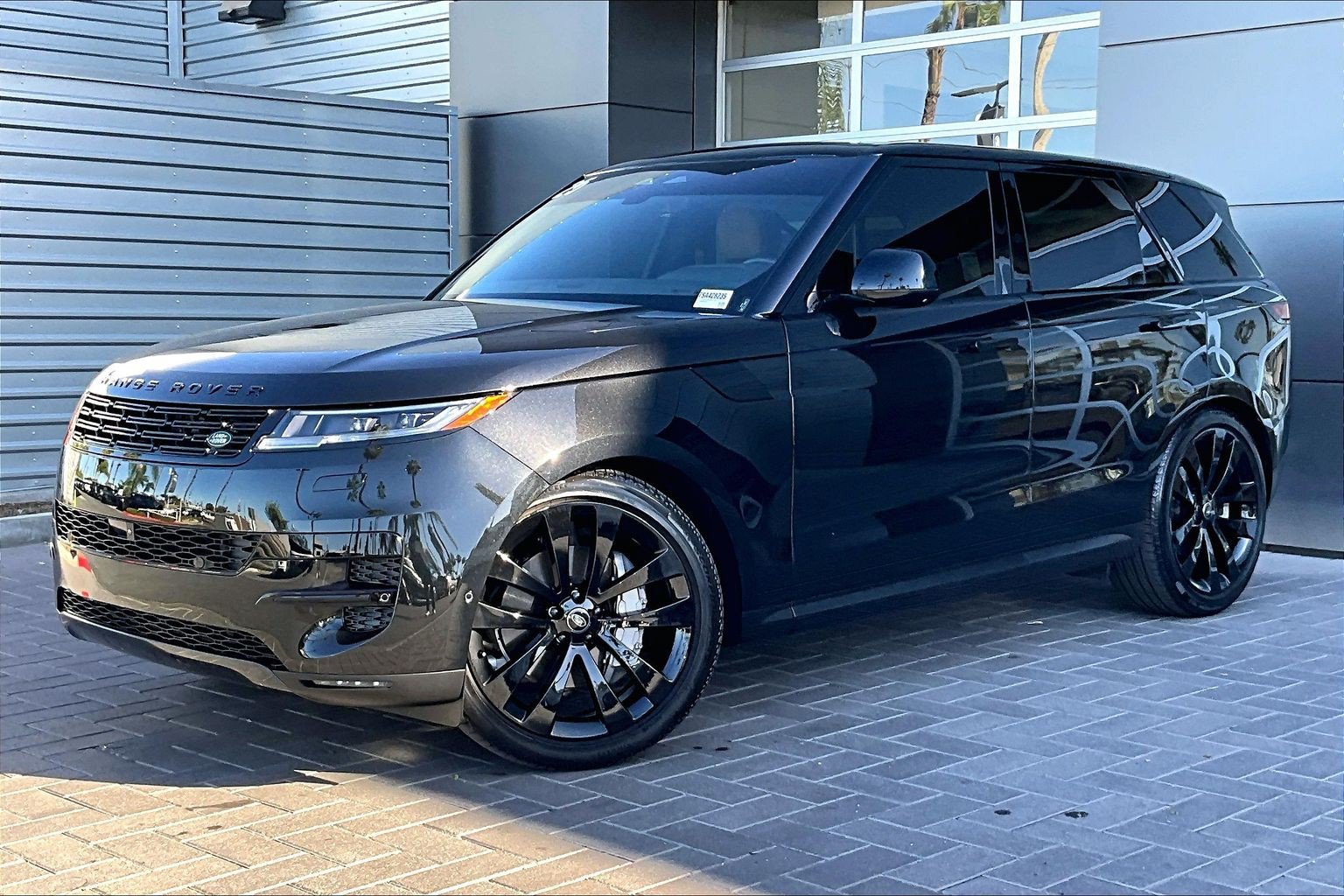 Used 2025 Land Rover Range Rover Sport SE AWD/4WD image 1