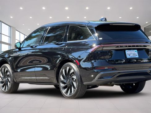 Used 2026 Lincoln Nautilus Reserve AWD/4WD image 6