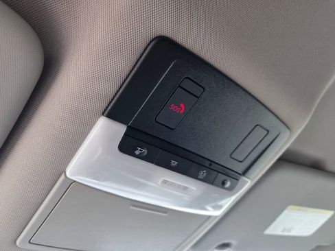 Used 2025 Nissan Rogue SV image 38