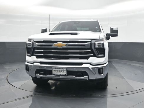 Used 2025 Chevrolet Silverado 3500 LTZ w/ LTZ Convenience Package image 5