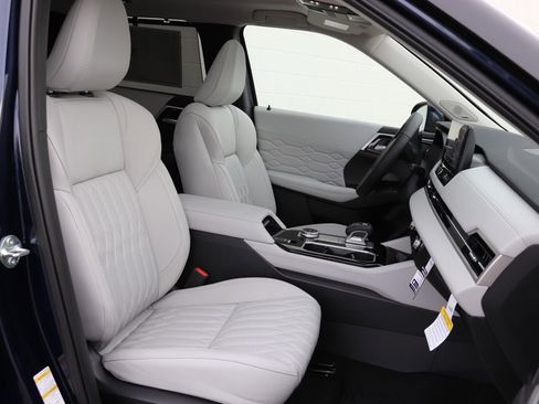 New 2026 Mitsubishi Outlander SEL image 36