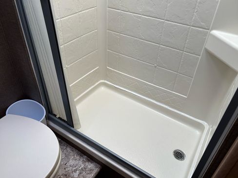 Used 2018 Ford E-450 and Econoline 450 Super Duty w/ Motorhome Prep Package image 82