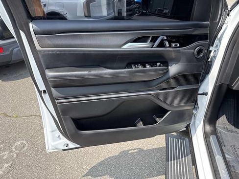 Used 2023 Jeep Grand Wagoneer Series II AWD/4WD image 13