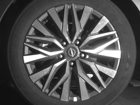 Used 2025 Nissan Altima 2.5 SV FWD image 15