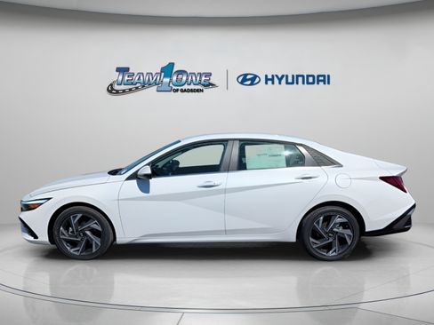 Used 2026 Hyundai Elantra Limited FWD image 5