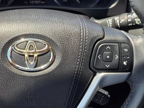 Used 2016 Toyota Highlander XLE AWD/4WD image 18