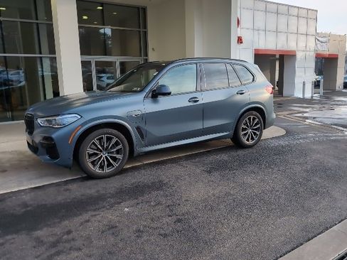 Used 2022 BMW X5 xDrive45e w/ M Sport Package image 3