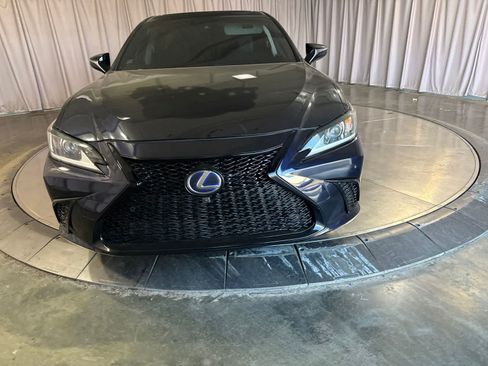 Used 2020 Lexus ES 300h w/ Premium Package FWD image 2