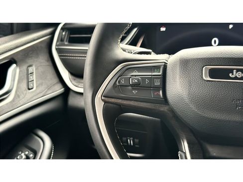Used 2023 Jeep Grand Cherokee L Limited AWD/4WD image 29