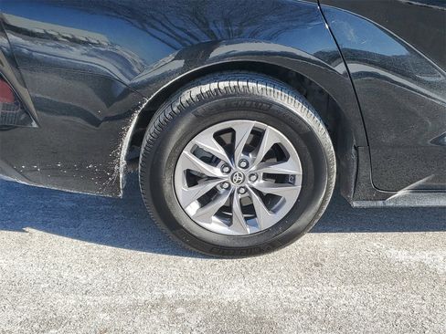 Certified 2022 Toyota Sienna XLE w/ XLE Plus Package image 5