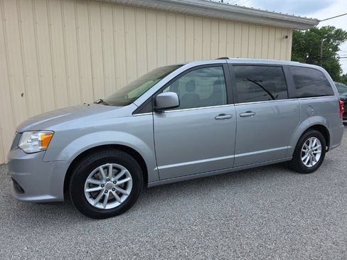 Used 2019 Dodge Grand Caravan SXT FWD image 10
