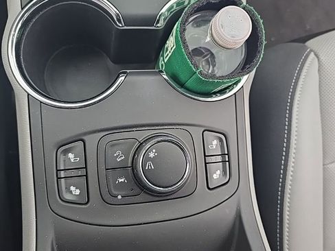 Used 2022 GMC Terrain SLT image 10