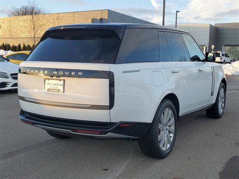 New 2025 Land Rover Range Rover SE image 3