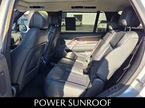 Used 2023 Land Rover Range Rover Long Wheelbase SE image 6