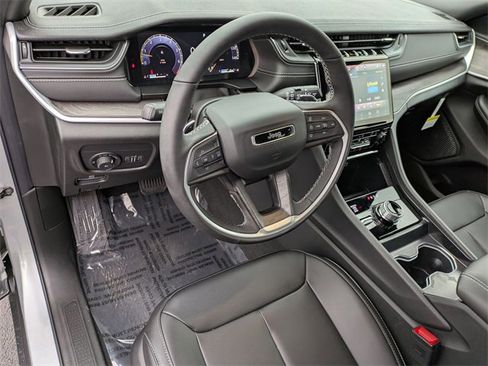 New 2025 Jeep Grand Cherokee Limited w/ Trailer Tow Package image 10