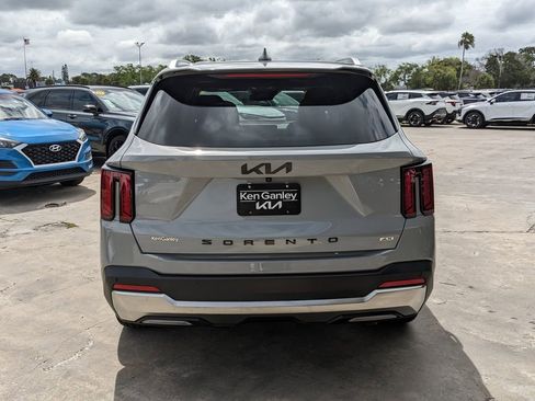 Certified 2025 Kia Sorento EX AWD/4WD image 7