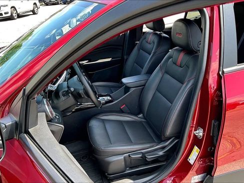 Used 2025 Chevrolet Trax RS w/ Driver Confidence Package FWD image 21