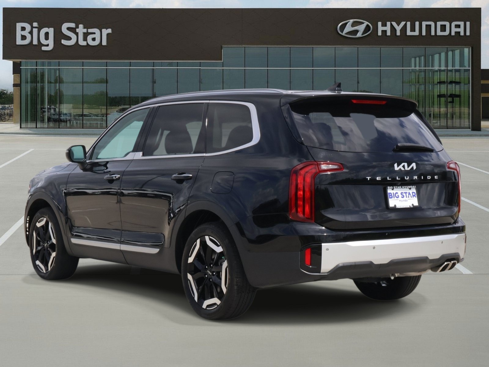 Used 2024 Kia Telluride S w/ S Sunroof Package FWD image 3