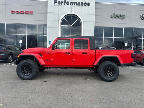 New 2025 Jeep Gladiator Sport image 6
