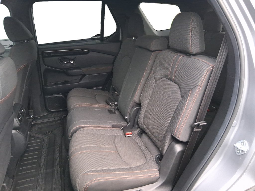 Used 2025 Honda Pilot Sport image 26