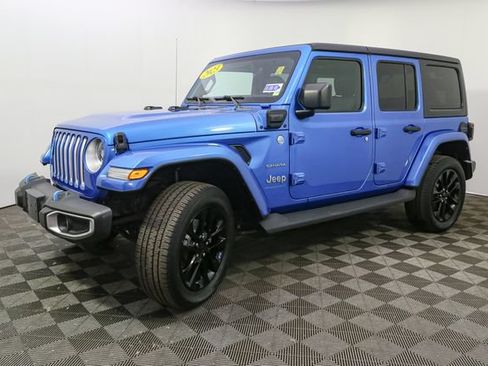 Used 2023 Jeep Wrangler Unlimited Sahara w/ Cold Weather Group AWD/4WD image 5