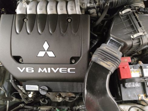 Used 2014 Mitsubishi Outlander GT AWD/4WD image 30
