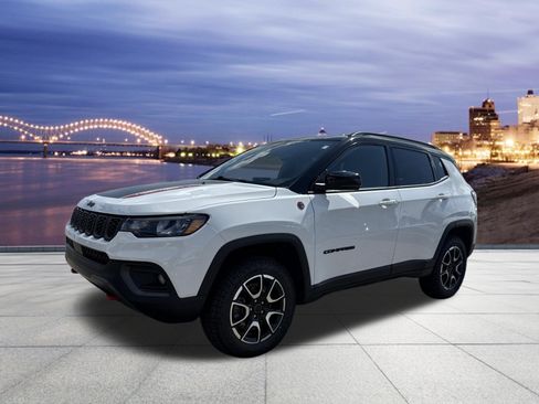 Used 2025 Jeep Compass Trailhawk AWD/4WD image 1