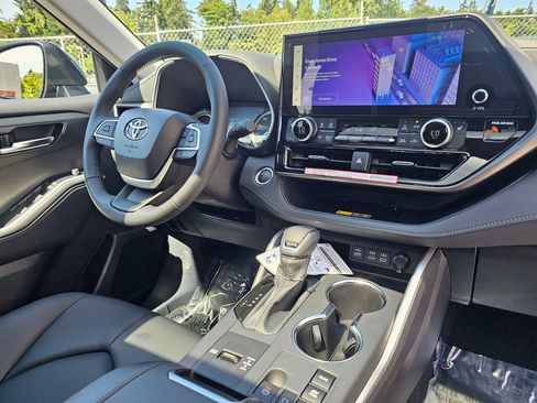 New 2026 Toyota Highlander XLE AWD/4WD image 11