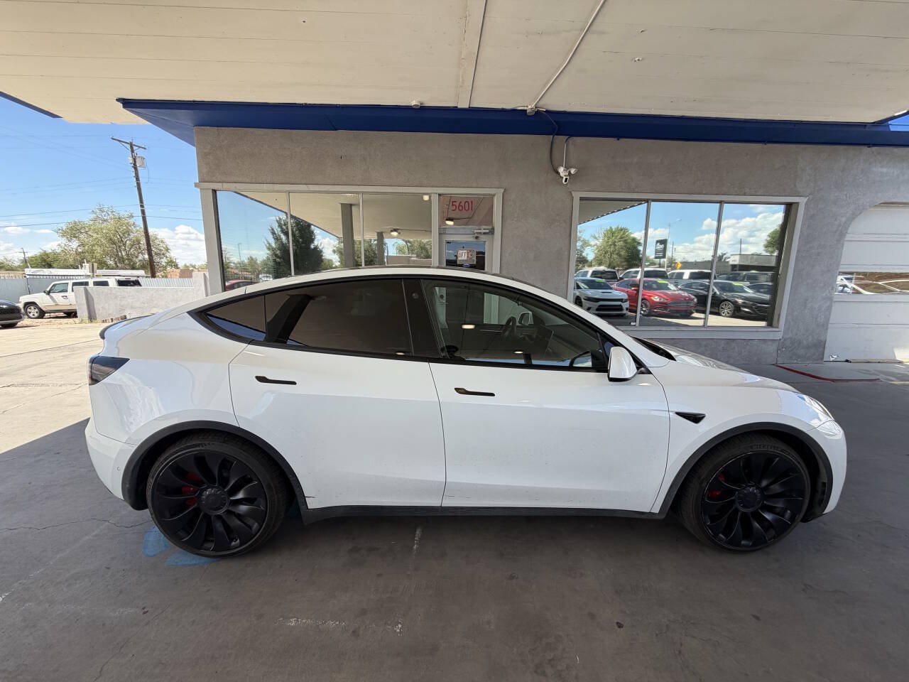 Used 2022 Tesla Model Y Performance AWD/4WD image 9