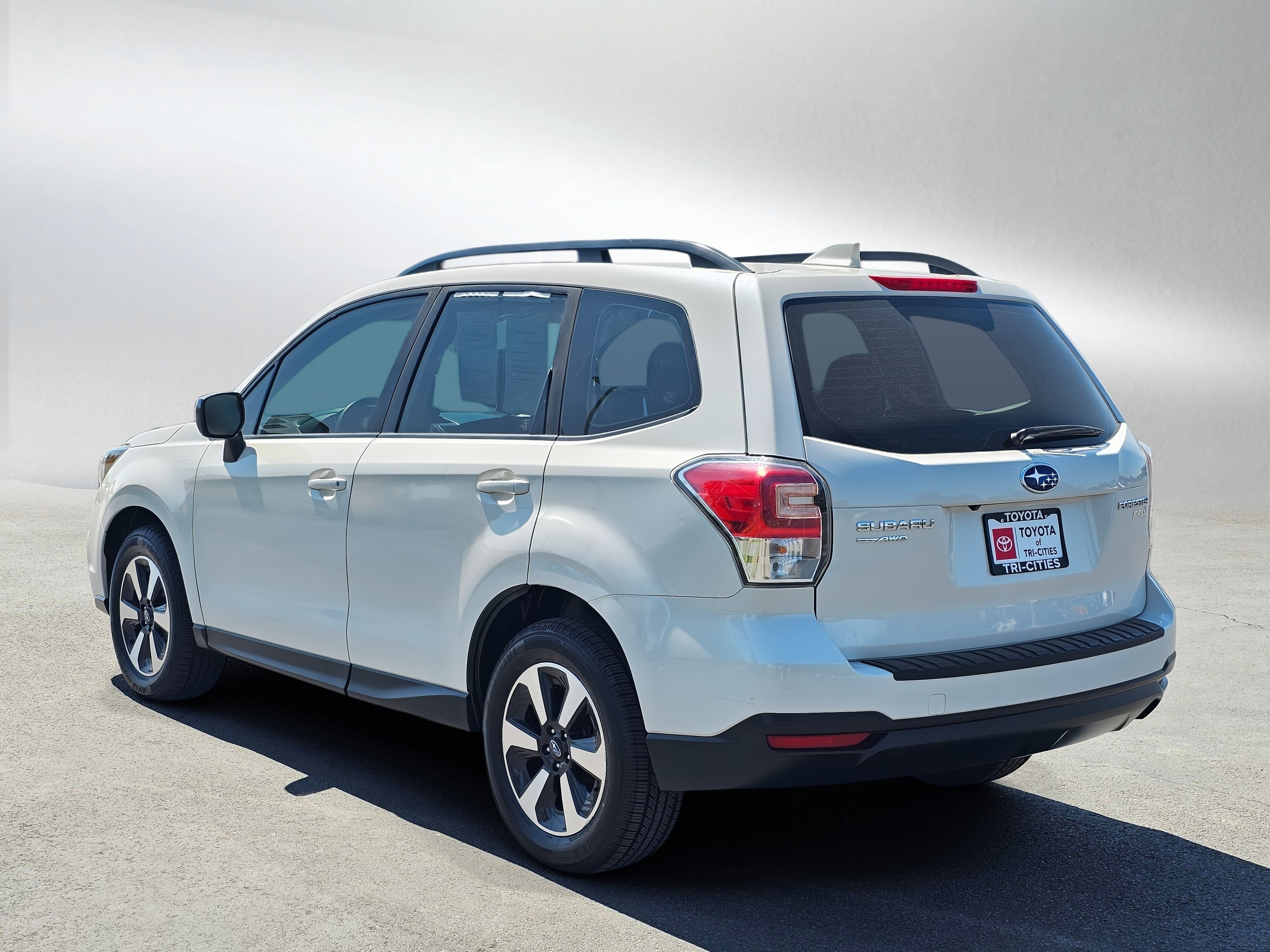 Used 2017 Subaru Forester 2.5i w/ Alloy Wheel Package AWD/4WD image 3