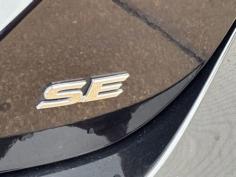 Used 2020 Toyota Camry SE image 30