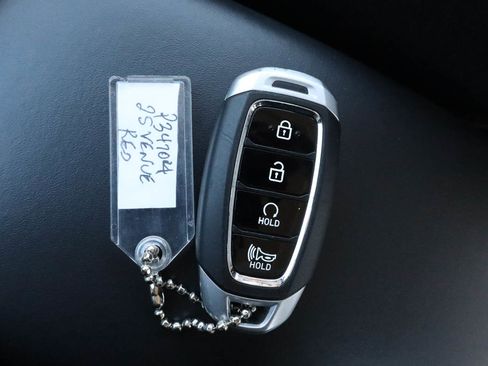 Used 2025 Hyundai Venue SEL FWD image 29