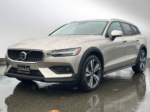 New 2026 Volvo V60 B5 Cross Country Plus w/ Climate Package image 7