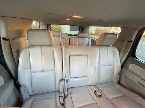 Used 2013 Chevrolet Suburban LT image 12