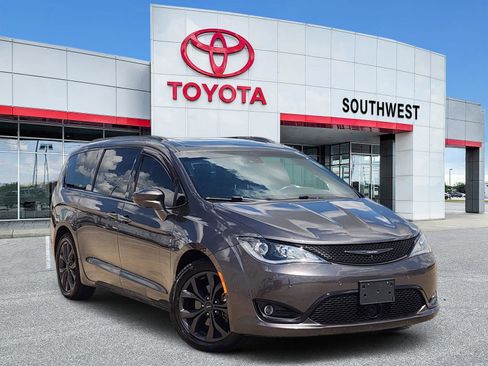 Used 2018 Chrysler Pacifica Touring-L Plus w/ Advanced Safetytec Group FWD image 1