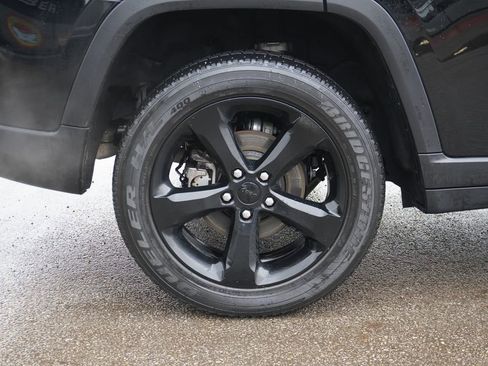 Used 2023 Jeep Grand Cherokee Altitude image 12